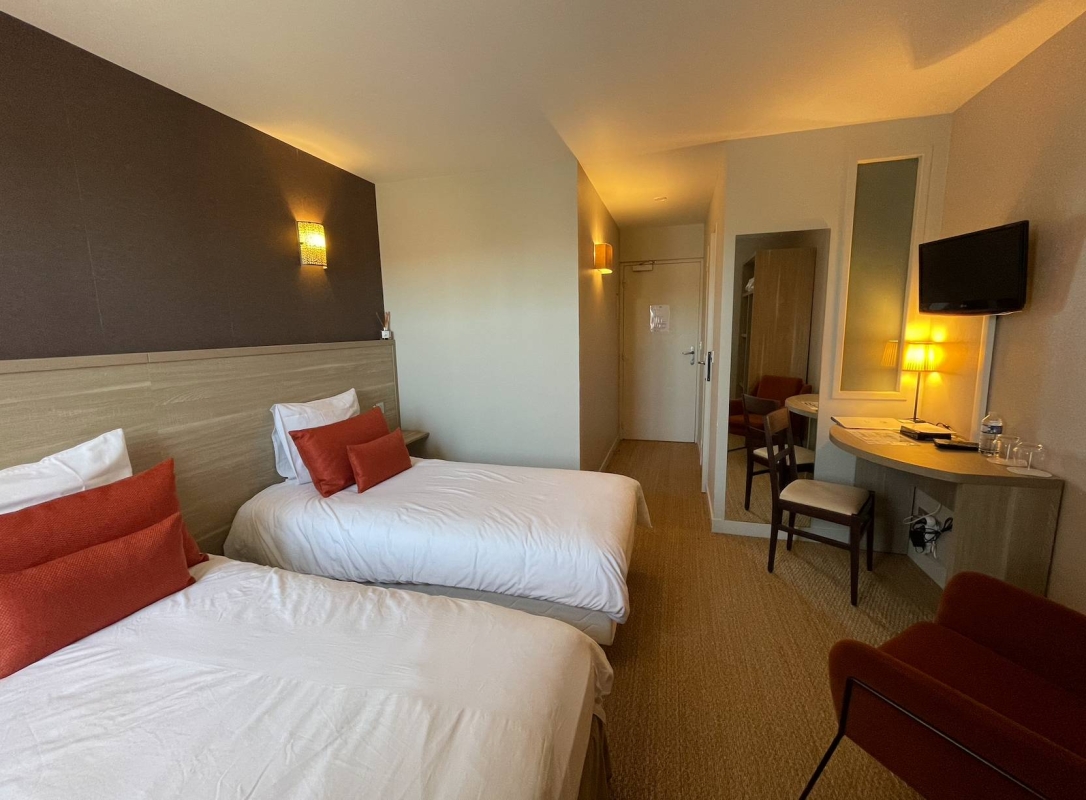 L'Hôtel - L'Auberge du Chasseur - Restaurant Grosrouvre - restaurant HOUDAN